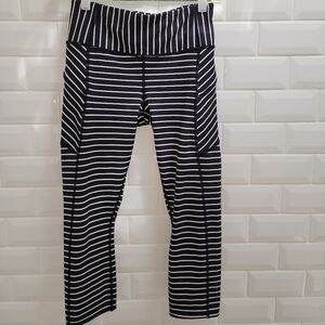Athleta cropped XS yoga pants black & white striped